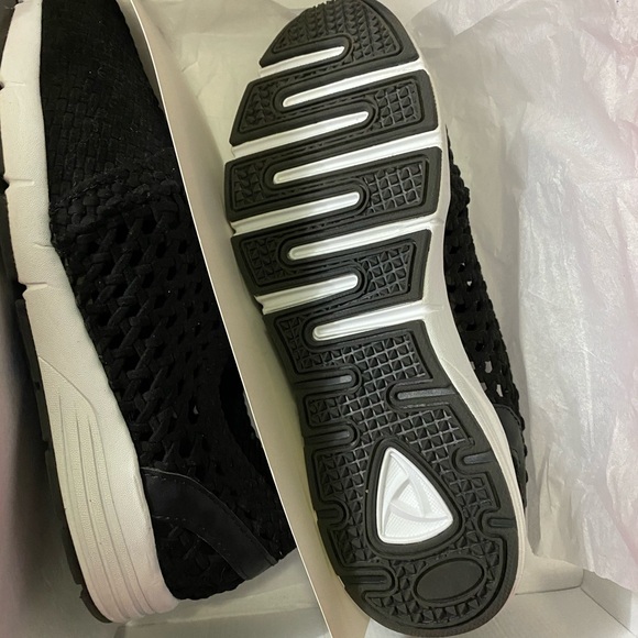 Black Sneakers - Picture 4 of 4